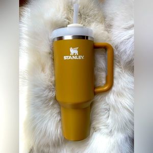 Stanley Yarrow 40 oz. Quencher H2.0 FlowState Tumbler Yellow Gold